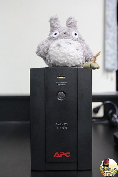 [開箱文] APC Back-UPS 1100 小黑不斷電系統