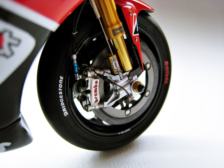 [作品分享] 歷史傳承！YAMAHA YZR-M1 世界GP參賽五十周年紀念