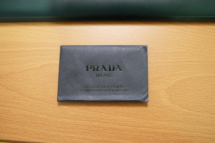 PRADA 的真假識別，你覺得這是真這是假?