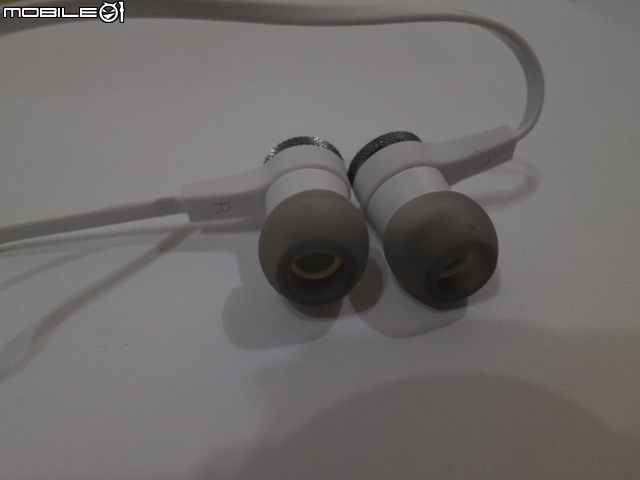 JBL E10 耳機 開箱文 JBL SYNCHROS E10 買了很開心 CP值好高