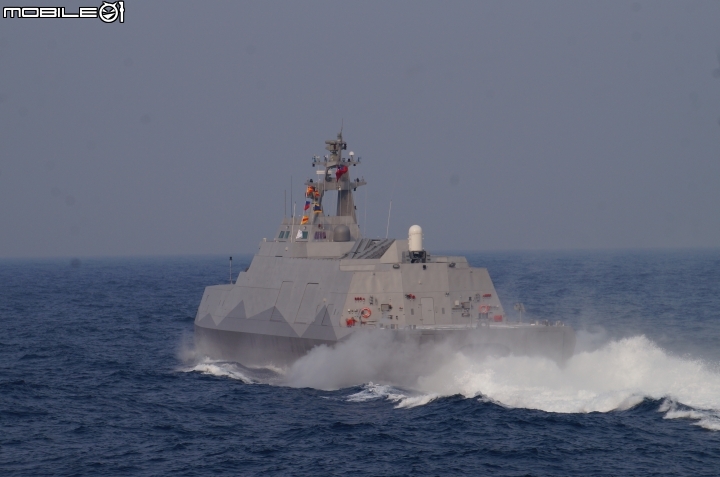 捕獲野生沱江艦，快到尾燈都看不到