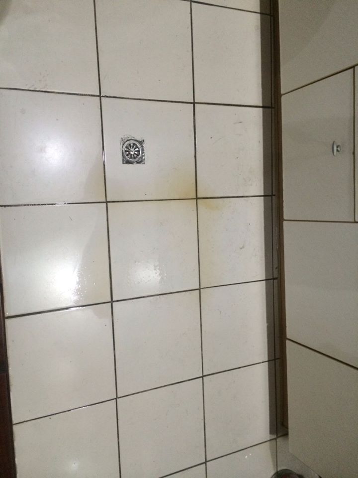 公寓清洗水塔造成的屋內淹水