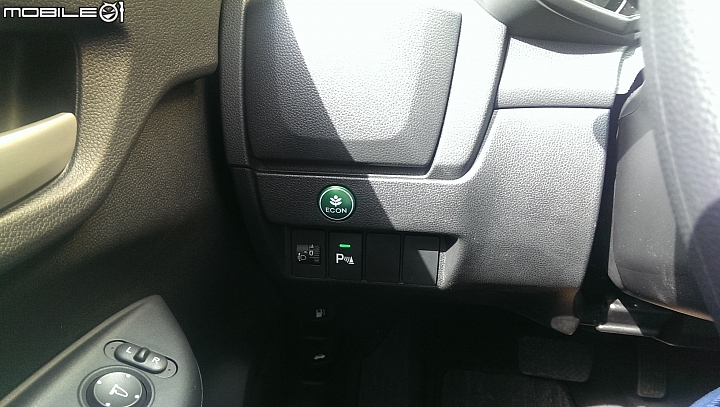 HONDA FIT V.S. FORD FOCUS 5D 1.6的租車使用分享
