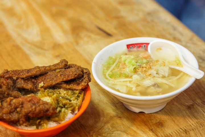 【中肯‧食記】基隆廟口‧魯排骨飯（攤位號碼21）