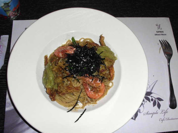 【食評】再訪「享受美食～簡單生活餐飲屋」~蒜味軟殼蟹義大利麵