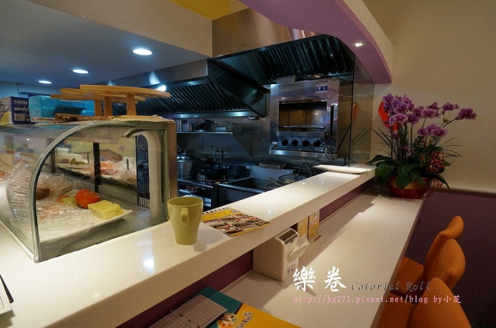 【台北美食】捷運中山站‧親子餐廳Colorful Roll 樂卷~美式加州卷Ｘ牛樂風拉麵不夠吃!?加麵不用錢！