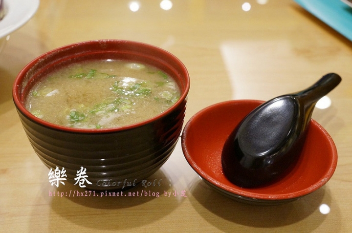 【台北美食】捷運中山站‧親子餐廳Colorful Roll 樂卷~美式加州卷Ｘ牛樂風拉麵不夠吃!?加麵不用錢！