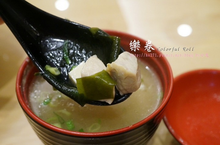 【台北美食】捷運中山站‧親子餐廳Colorful Roll 樂卷~美式加州卷Ｘ牛樂風拉麵不夠吃!?加麵不用錢！
