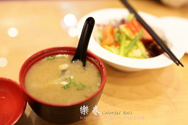 【台北美食】捷運中山站‧親子餐廳Colorful Roll 樂卷~美式加州卷Ｘ牛樂風拉麵不夠吃!?加麵不用錢！