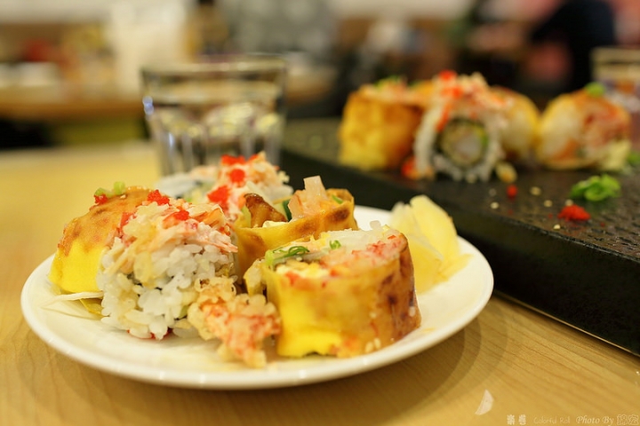 【台北美食】捷運中山站‧親子餐廳Colorful Roll 樂卷~美式加州卷Ｘ牛樂風拉麵不夠吃!?加麵不用錢！