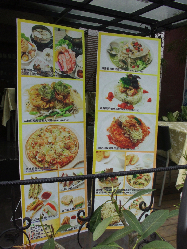 【食評】再訪「享受美食～簡單生活餐飲屋」~蒜味軟殼蟹義大利麵