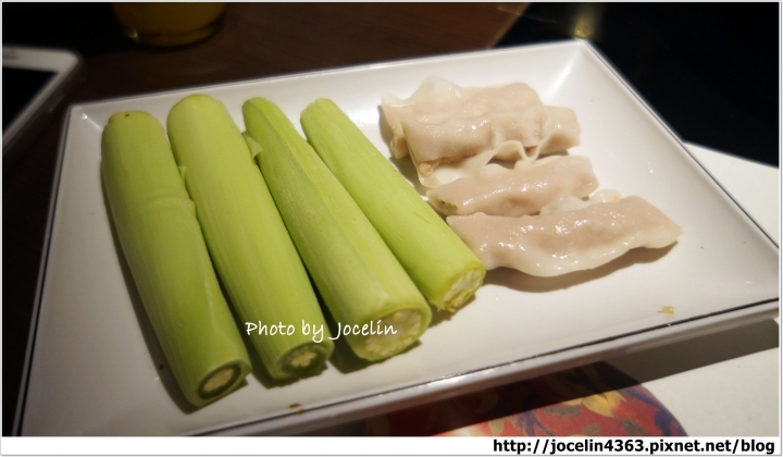 [台北美食] 滿堂紅頂級麻辣鴛鴦鍋 | 白金級牛肉的味蕾饗宴