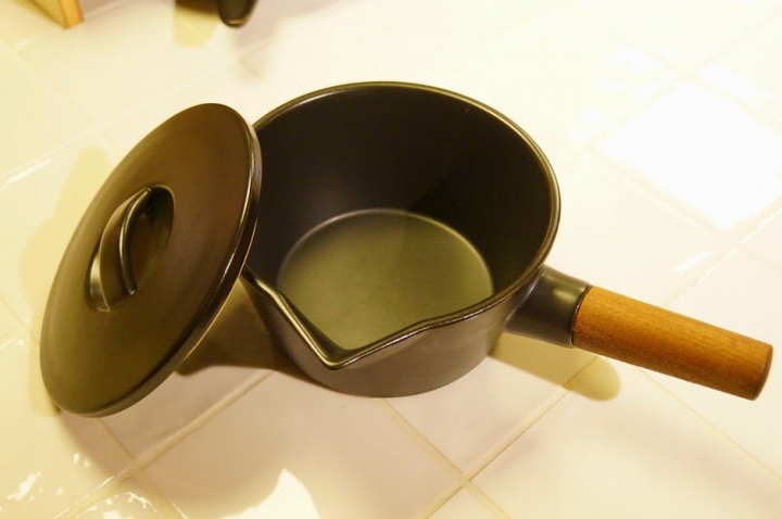 結合咖啡、展演空間、設計和餐具的[ ME Living Arts/皿皿 ]