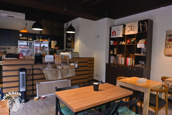 台北松山區[好事咖啡:How's Coffee?]早午餐、下午茶、寵物有善餐廳、甜點、飲品、輕食(捷運小巨蛋站)