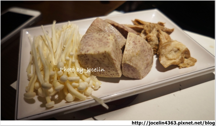 [台北美食] 滿堂紅頂級麻辣鴛鴦鍋 | 白金級牛肉的味蕾饗宴