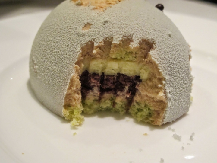 [食記]法式甜點 agnès b. café 小熊開心果巧克力蛋糕。超萌~ @微風廣場2F