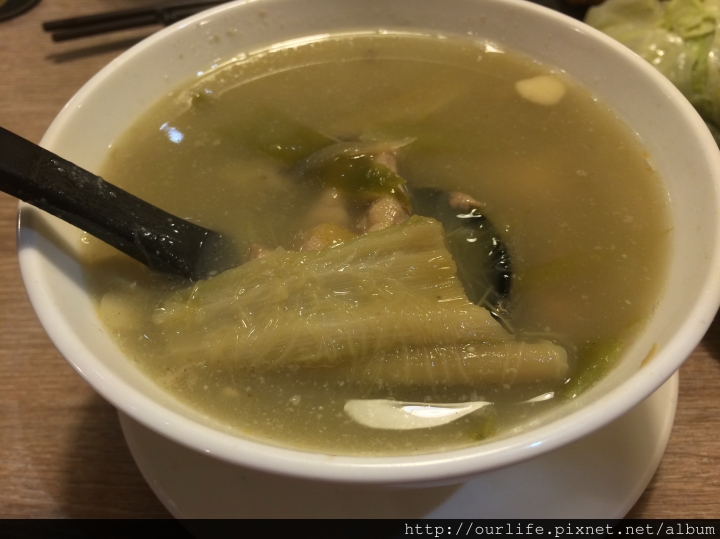 台中科博館．燒臘滿飯煲湯甘醇@德記雲吞茶館