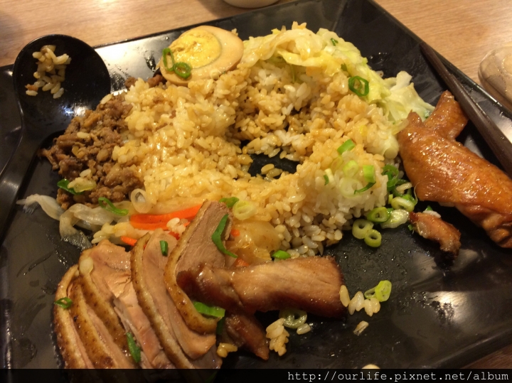 台中科博館．燒臘滿飯煲湯甘醇@德記雲吞茶館