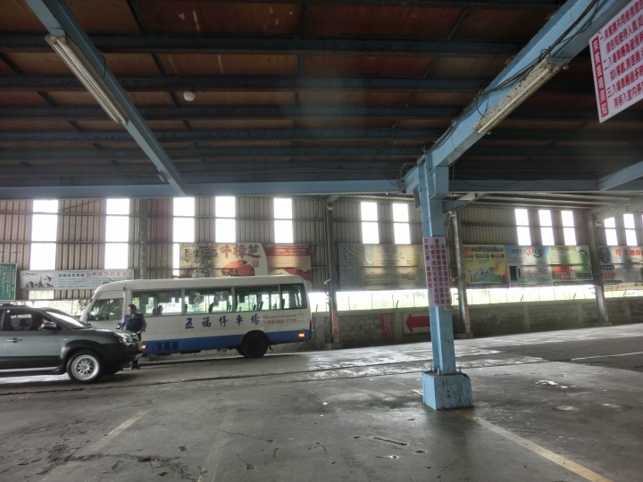 桃園機場周圍／出國機場停車問題車停那兒？ - 五福停車場 - 信用卡刷機票團費免費停車