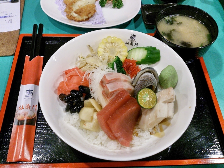 伍衛門日式丼飯 - 便宜新鮮任選四種生魚片的生魚片丼飯 - 新北市板橋區日式料理