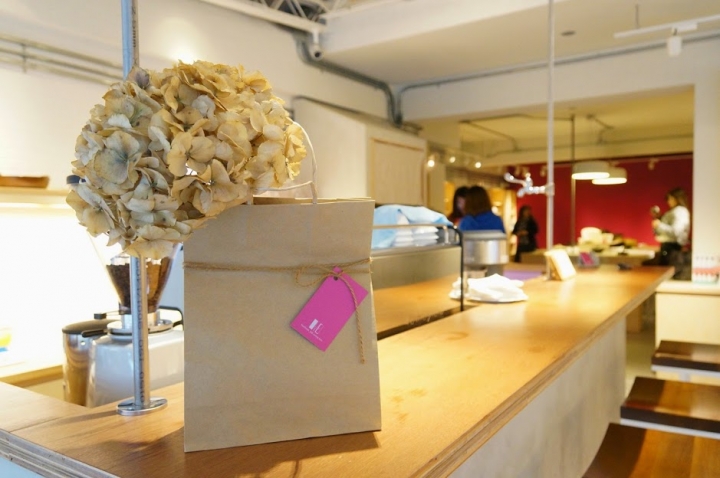 結合咖啡、展演空間、設計和餐具的[ ME Living Arts/皿皿 ]