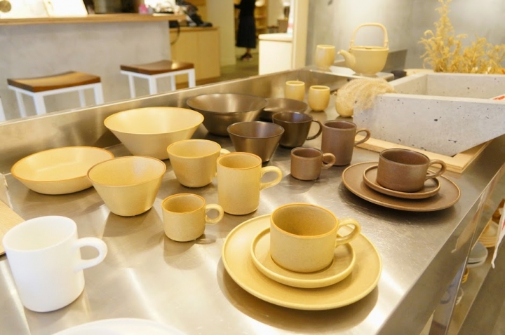 結合咖啡、展演空間、設計和餐具的[ ME Living Arts/皿皿 ]