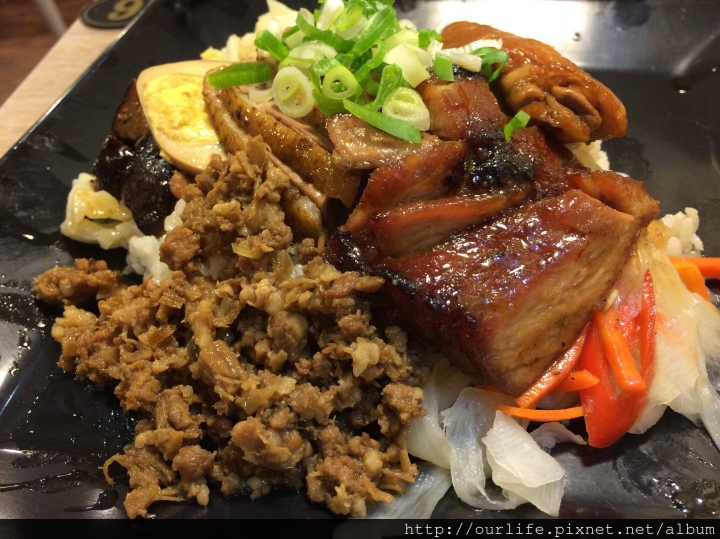 台中科博館．燒臘滿飯煲湯甘醇@德記雲吞茶館