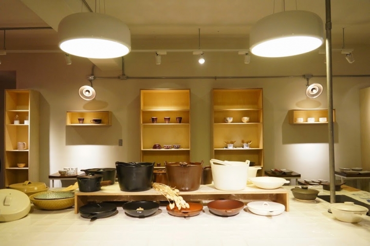 結合咖啡、展演空間、設計和餐具的[ ME Living Arts/皿皿 ]