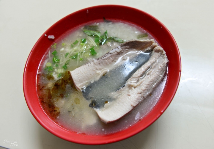 新竹湖口[老五鹹粥]魯肉飯、海鮮麵、雙蛋、虱目魚肚粥、小吃