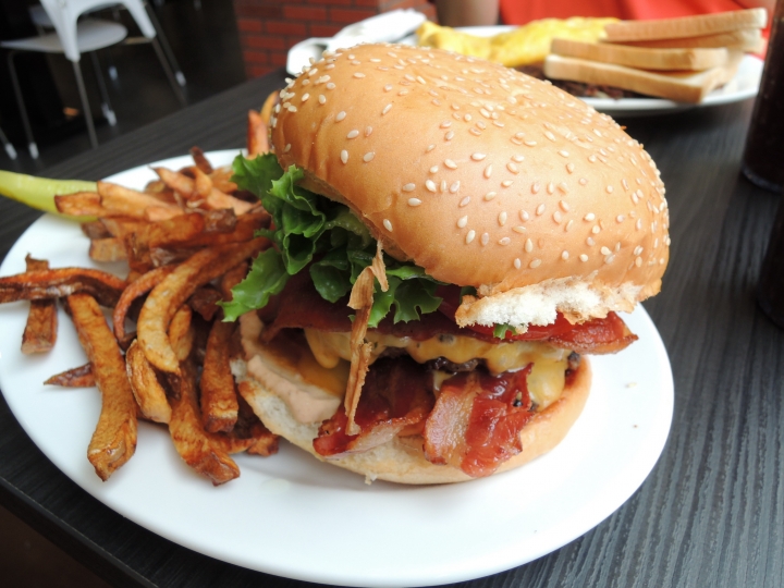 台中．道地美式好的沒話說的早午餐@Uptowner Brunch雙城美式早午餐(+wifi)