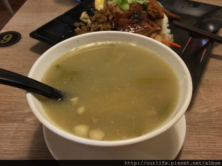 台中科博館．燒臘滿飯煲湯甘醇@德記雲吞茶館