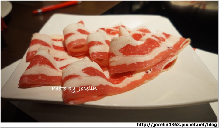 [台北美食] 滿堂紅頂級麻辣鴛鴦鍋 | 白金級牛肉的味蕾饗宴