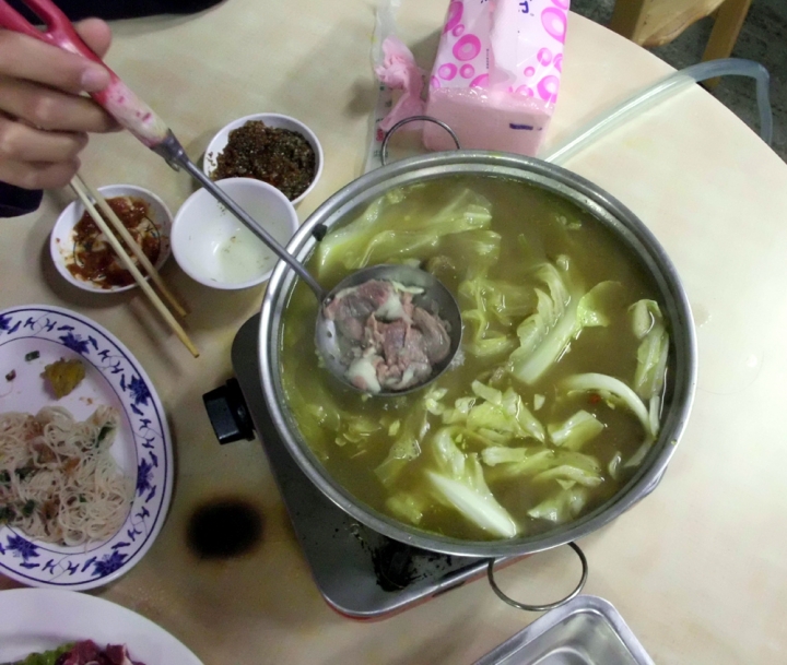 【羊肉爐狂熱者的朝聖地】萬丹王品現宰羊肉爐~招牌~咖哩羊肉爐