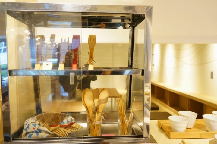 結合咖啡、展演空間、設計和餐具的[ ME Living Arts/皿皿 ]