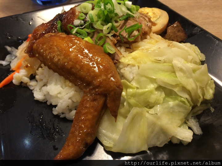 台中科博館．燒臘滿飯煲湯甘醇@德記雲吞茶館