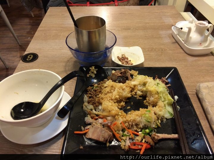 台中科博館．燒臘滿飯煲湯甘醇@德記雲吞茶館