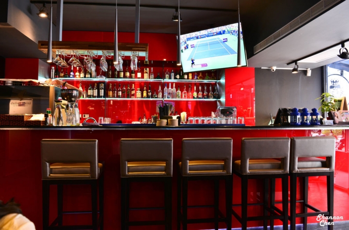 台北大安區[FREAKS CAFÉ & BISTRO 癮客]義大利麵、燉飯、早午餐、酒吧、下午茶、免服務費(捷運忠孝敦化站)