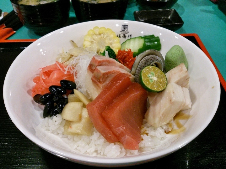 伍衛門日式丼飯 - 便宜新鮮任選四種生魚片的生魚片丼飯 - 新北市板橋區日式料理