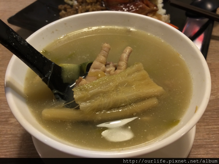 台中科博館．燒臘滿飯煲湯甘醇@德記雲吞茶館