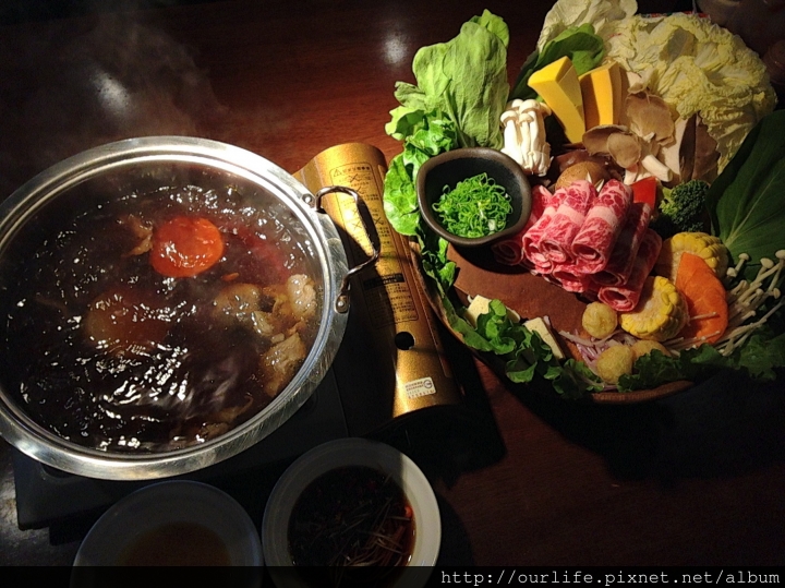 台中南屯．真的非常大的大牛火鍋@武之牛牛排館(+wifi)