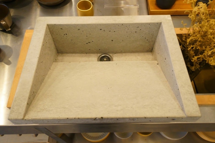 結合咖啡、展演空間、設計和餐具的[ ME Living Arts/皿皿 ]