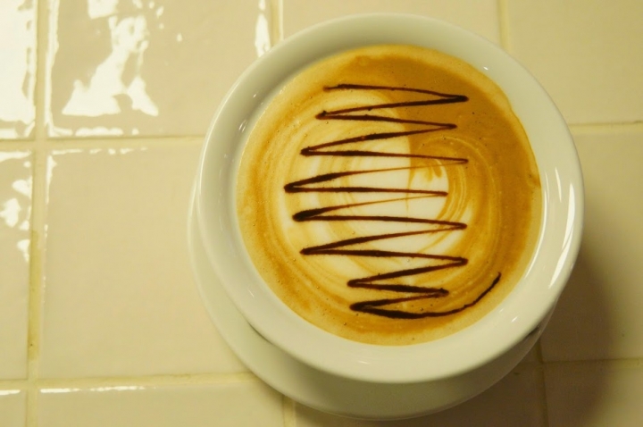 結合咖啡、展演空間、設計和餐具的[ ME Living Arts/皿皿 ]