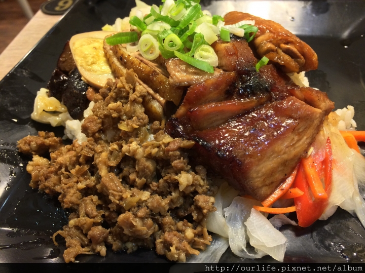 台中科博館．燒臘滿飯煲湯甘醇@德記雲吞茶館