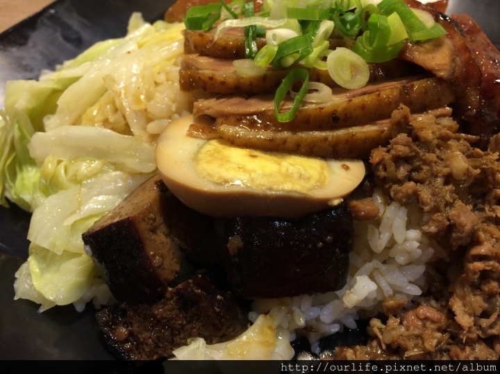 台中科博館．燒臘滿飯煲湯甘醇@德記雲吞茶館