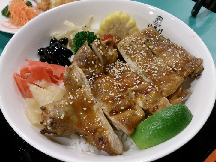 伍衛門日式丼飯 - 便宜新鮮任選四種生魚片的生魚片丼飯 - 新北市板橋區日式料理