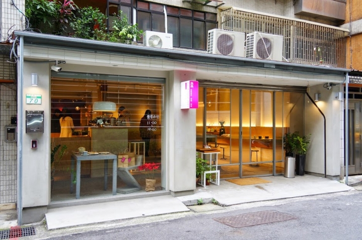 結合咖啡、展演空間、設計和餐具的[ ME Living Arts/皿皿 ]