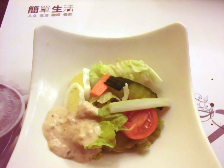 【食評】再訪「享受美食～簡單生活餐飲屋」~蒜味軟殼蟹義大利麵