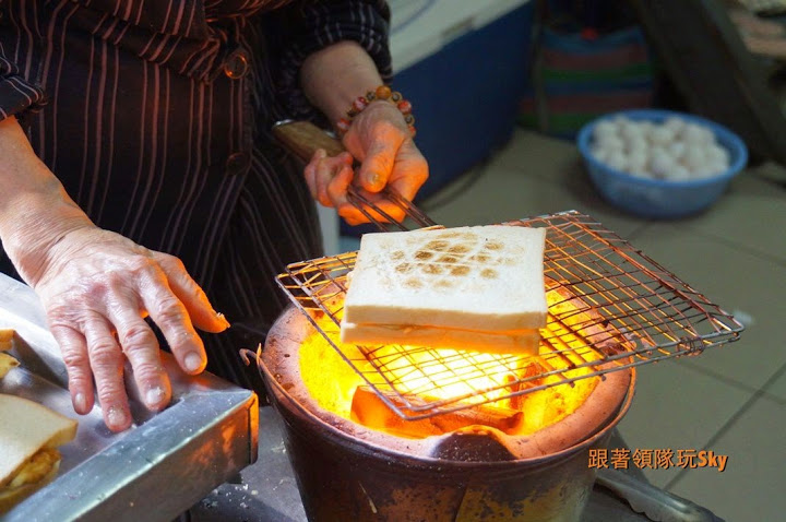 台南美食推薦-武廟超香古早味早餐[ 阿嬤炭烤三明治 ]
