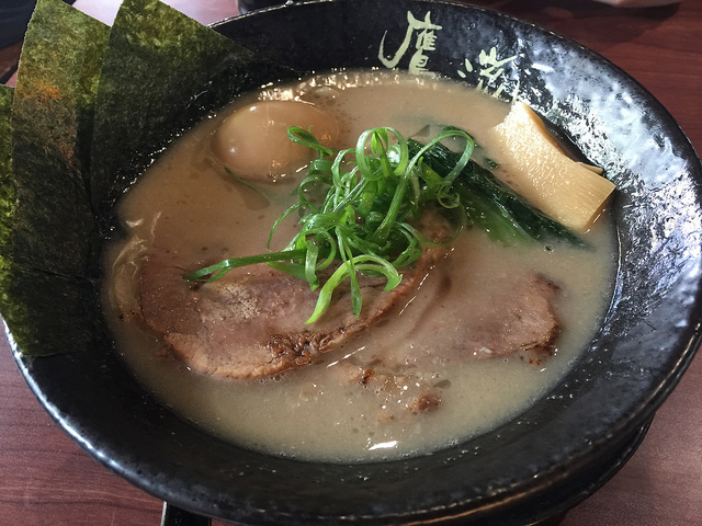 【食記】忠孝敦化站。東京高田馬場鷹流拉麵~極度濃郁的拉麵湯頭