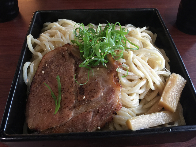 【食記】忠孝敦化站。東京高田馬場鷹流拉麵~極度濃郁的拉麵湯頭